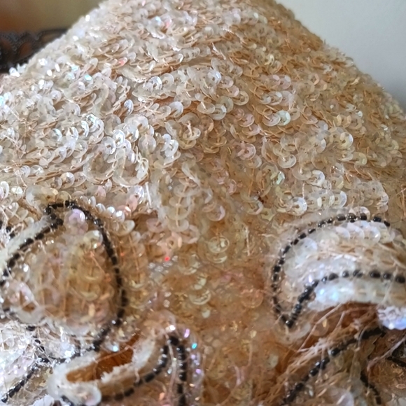 RARE BEAUTIFUL, VINTAGE 1940S BRIDAL HEADPIECE! BEADS N SEQUENCE HANDSEWN! - Picture 6 of 11